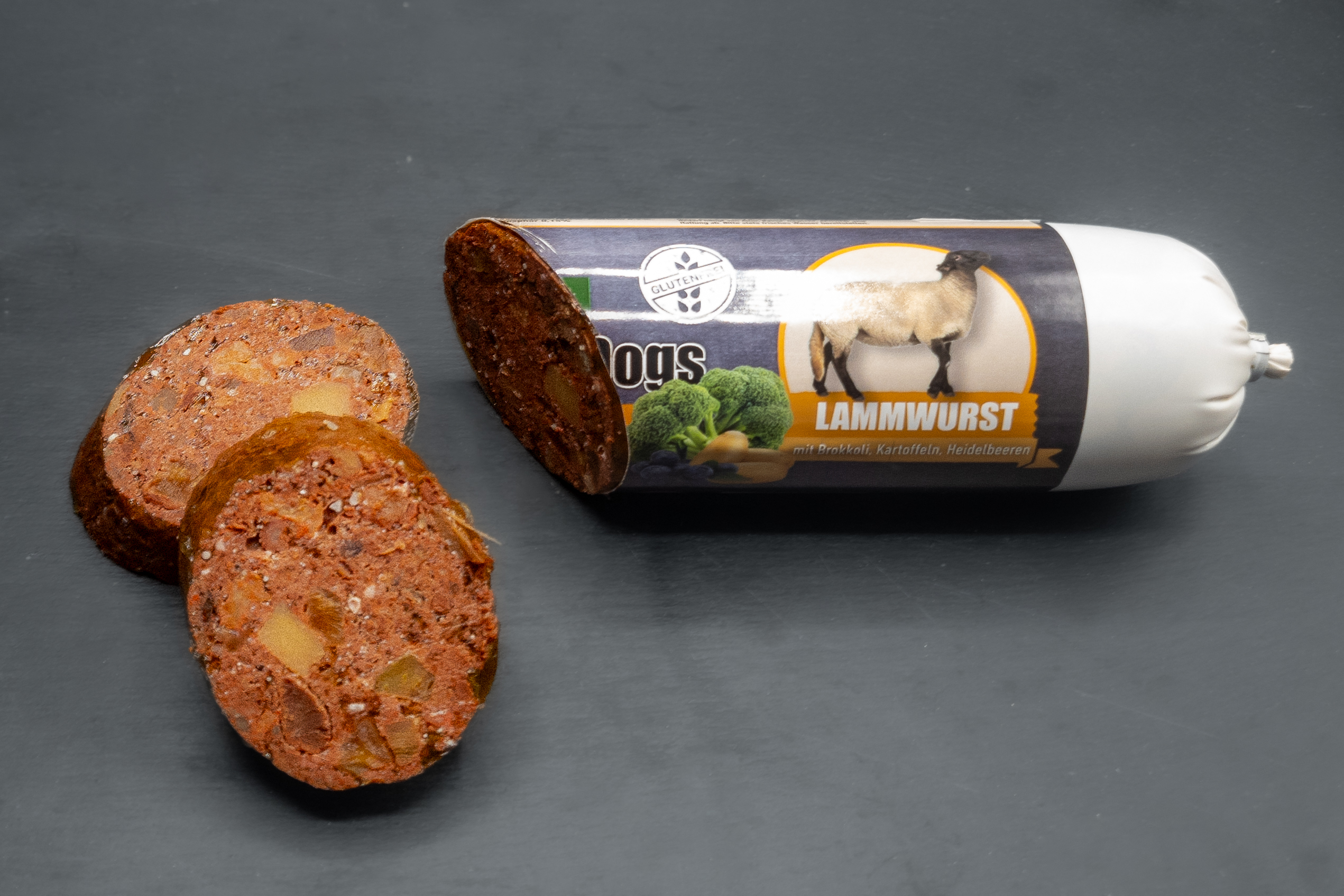 Lammwurst mit Brokkoli, Kartoffeln und Heidelbeeren