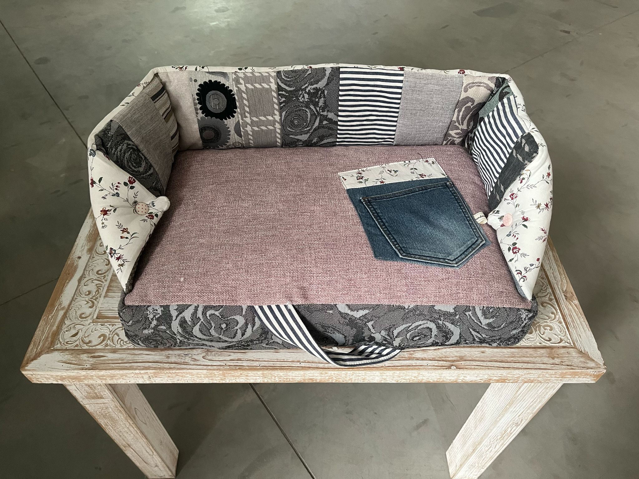 Bett/Sofa Altrosa Handgemacht